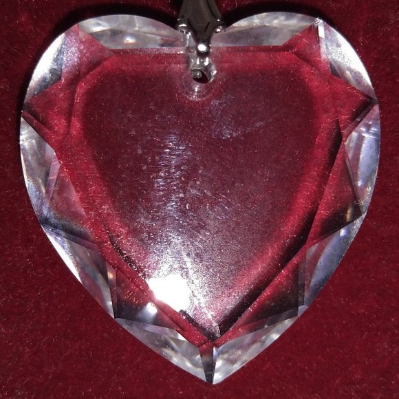 Strass Lead Crystal Heart Pendant on a 24 inch Silver Chain - Picture 1 of 10